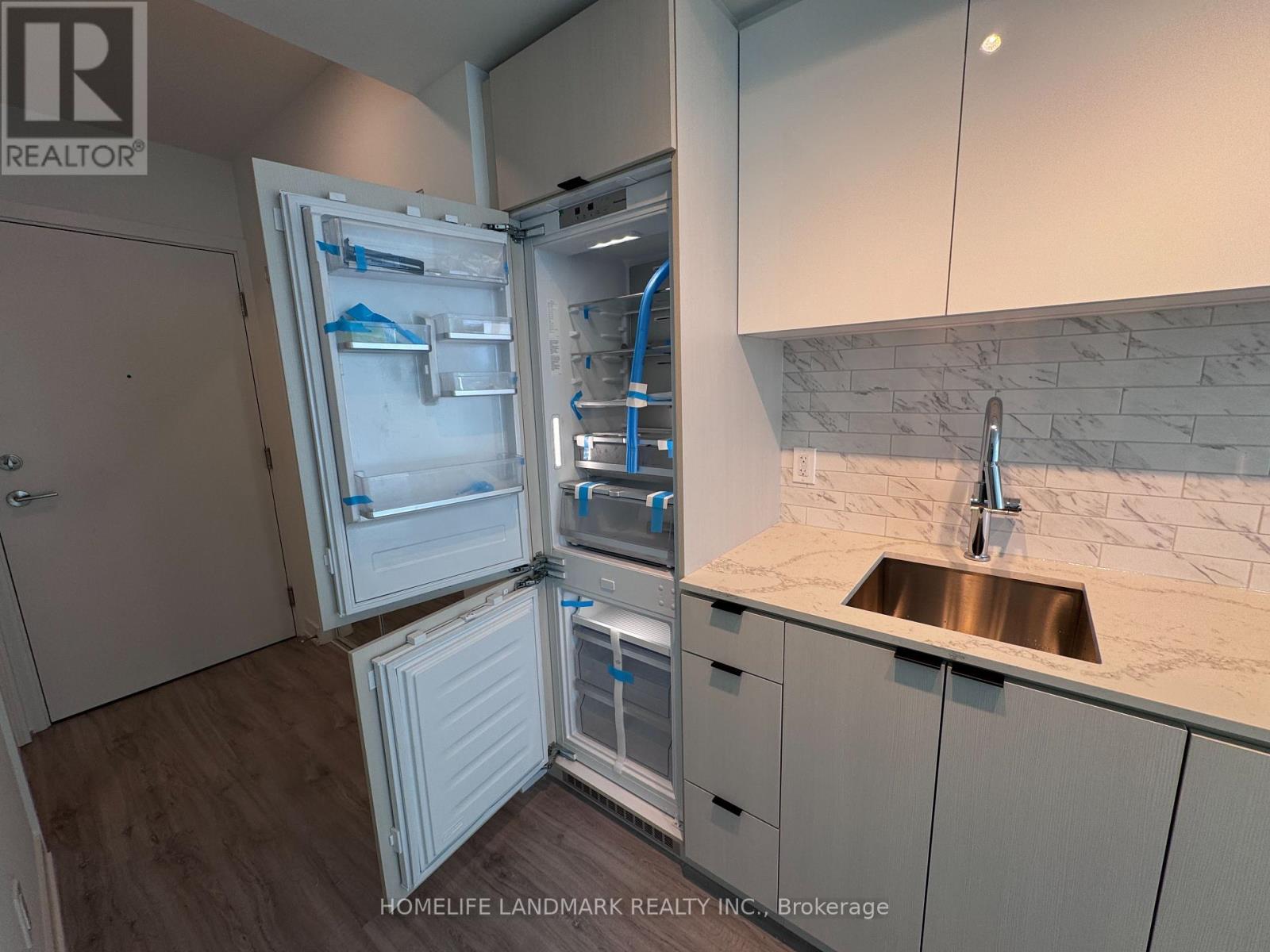 Photo 5 of 5310 252 Church Street, Toronto ON