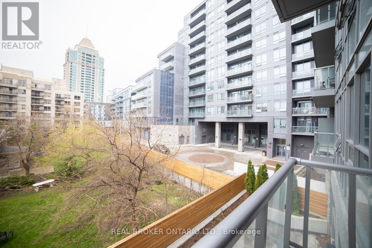 Photo 1 of 123 7 Kenaston Gardens, Toronto ON
