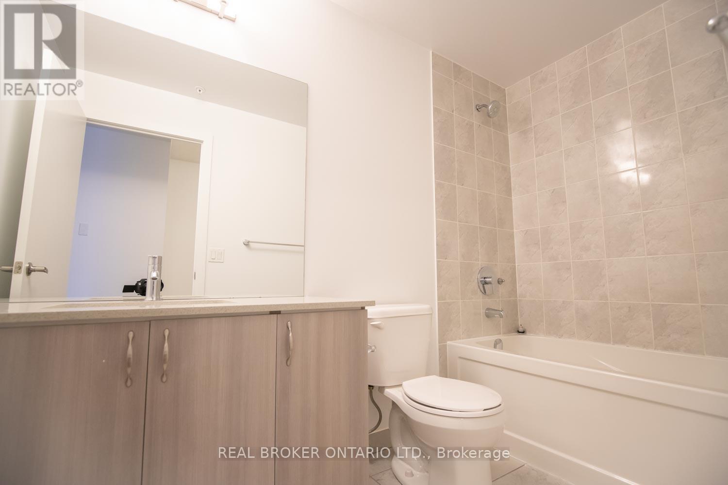 Photo 14 of 123 7 Kenaston Gardens, Toronto ON