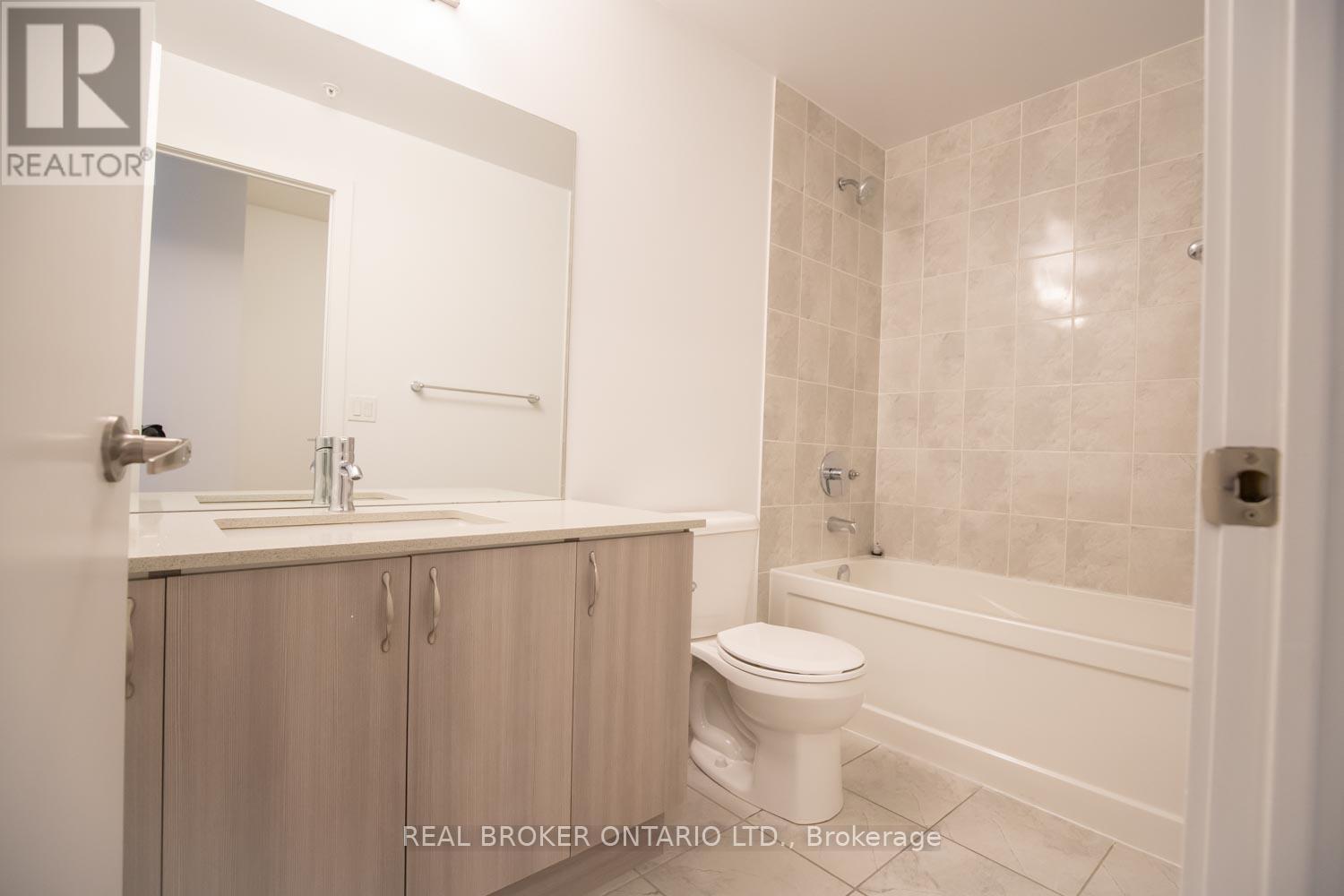 Photo 15 of 123 7 Kenaston Gardens, Toronto ON