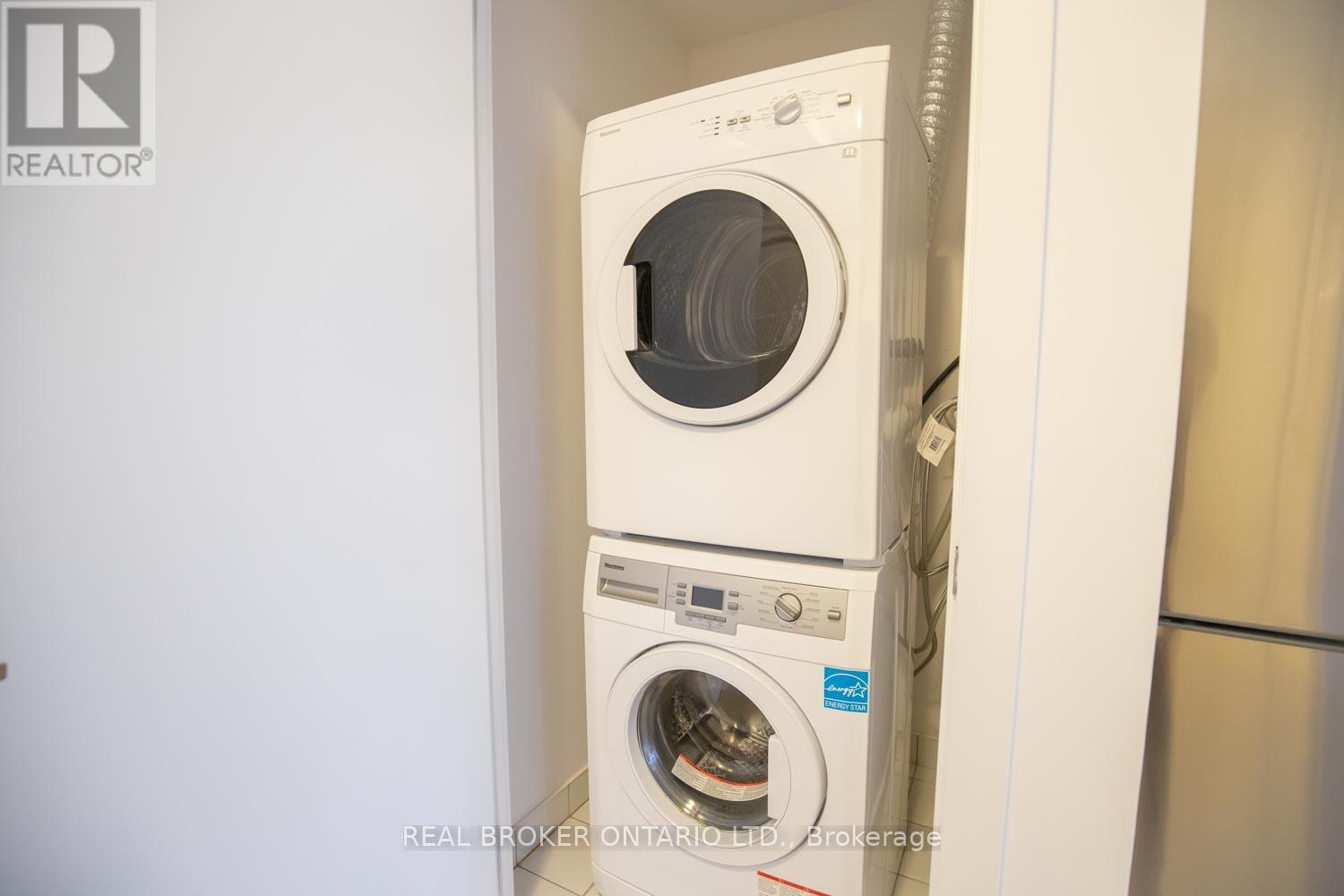 Photo 16 of 123 7 Kenaston Gardens, Toronto ON