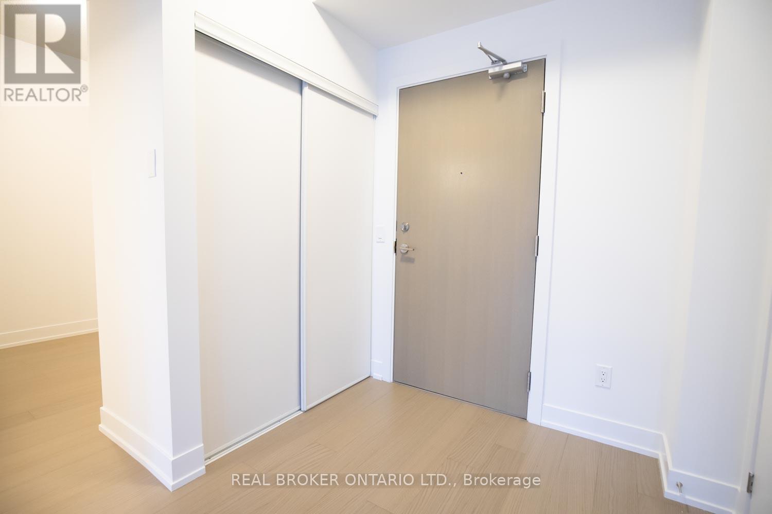 Photo 2 of 123 7 Kenaston Gardens, Toronto ON
