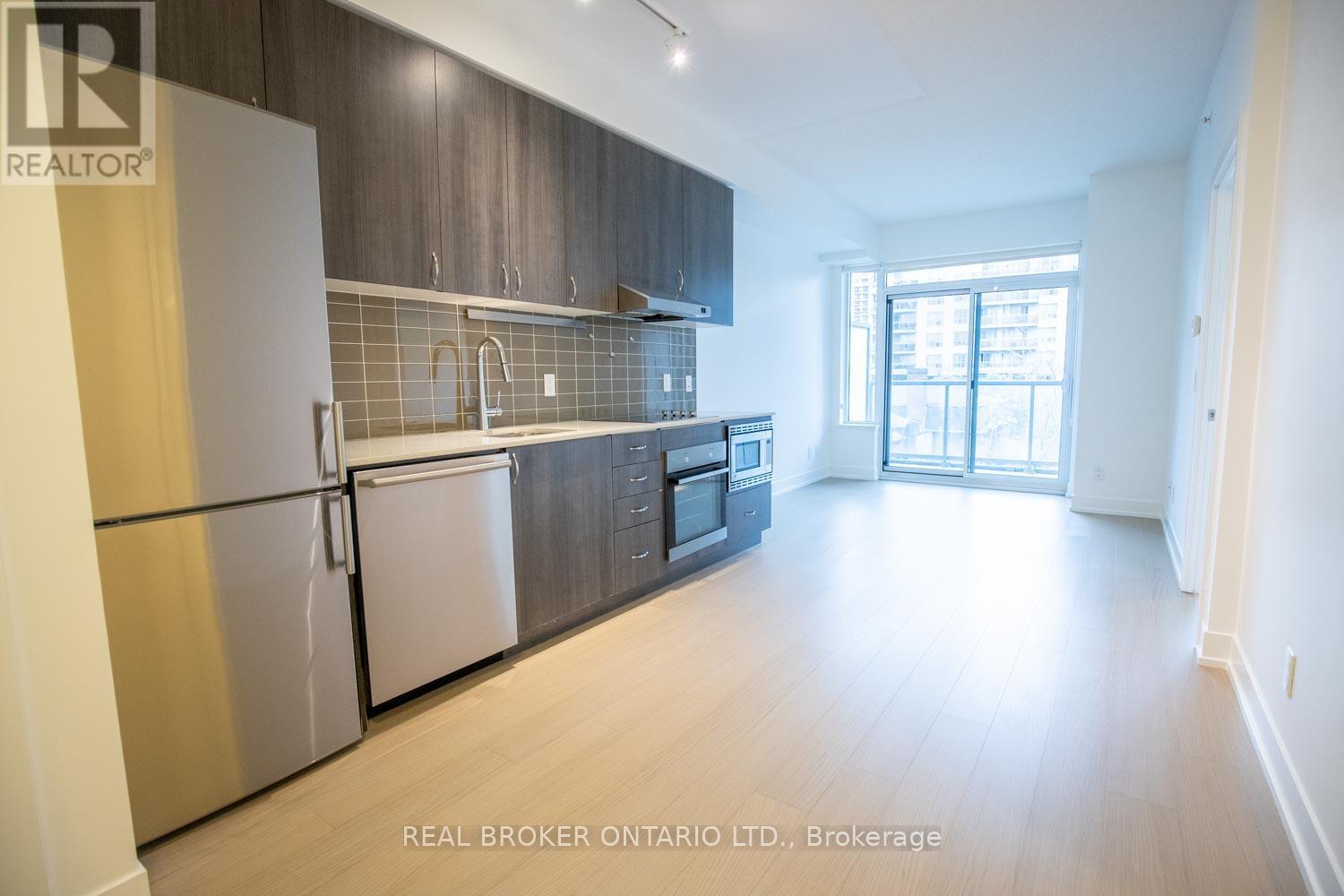 Photo 3 of 123 7 Kenaston Gardens, Toronto ON