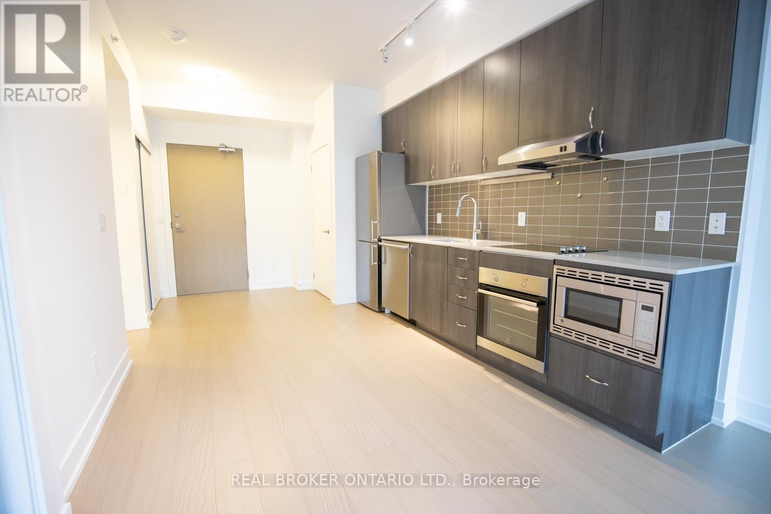 Photo 5 of 123 7 Kenaston Gardens, Toronto ON