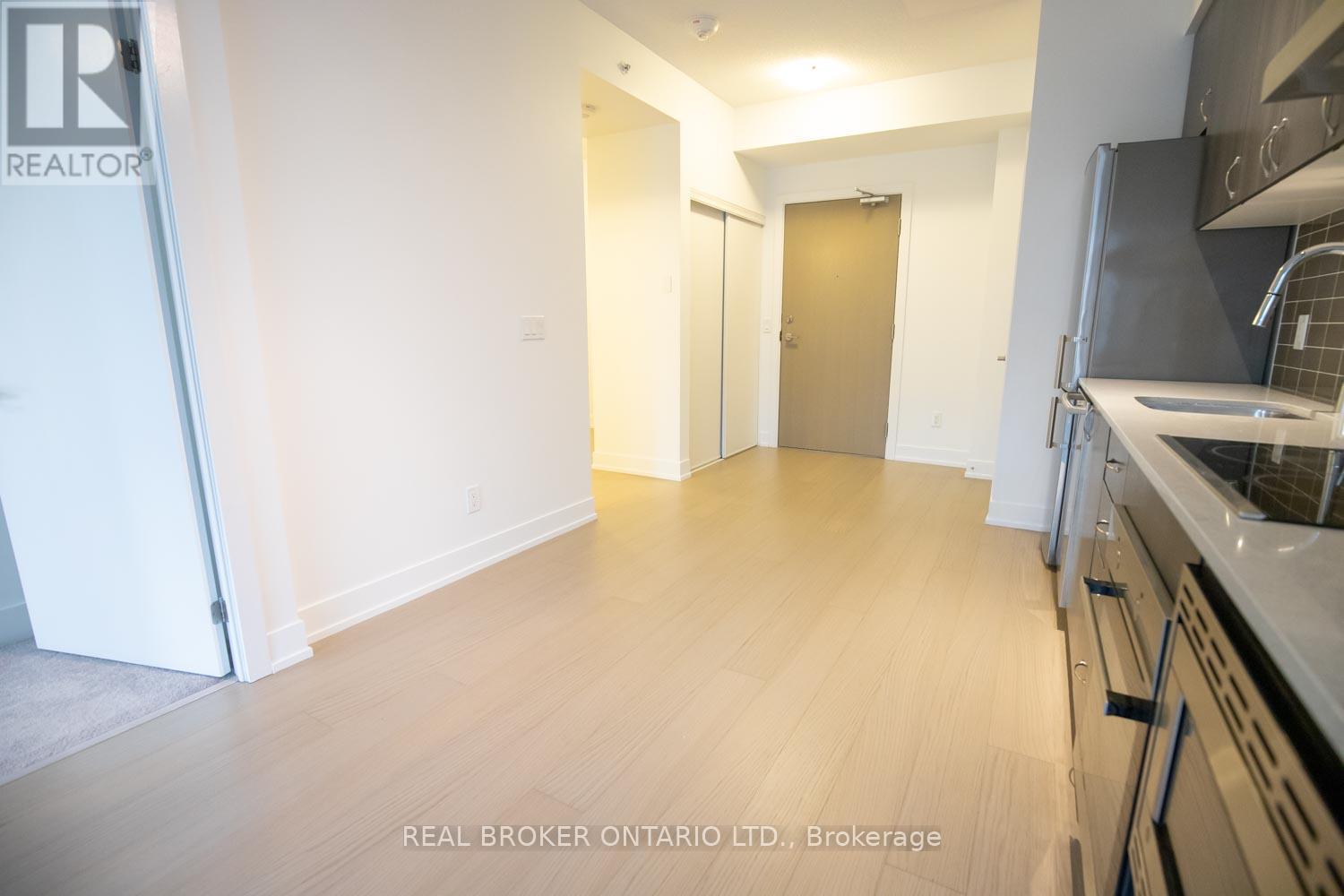 Photo 6 of 123 7 Kenaston Gardens, Toronto ON