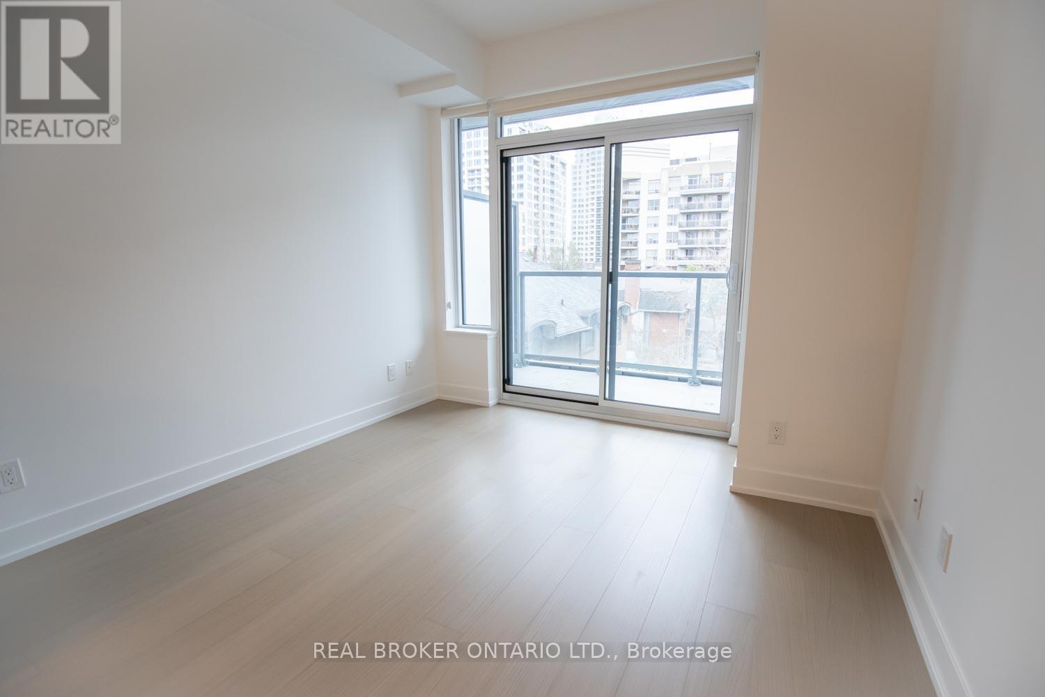 Photo 8 of 123 7 Kenaston Gardens, Toronto ON