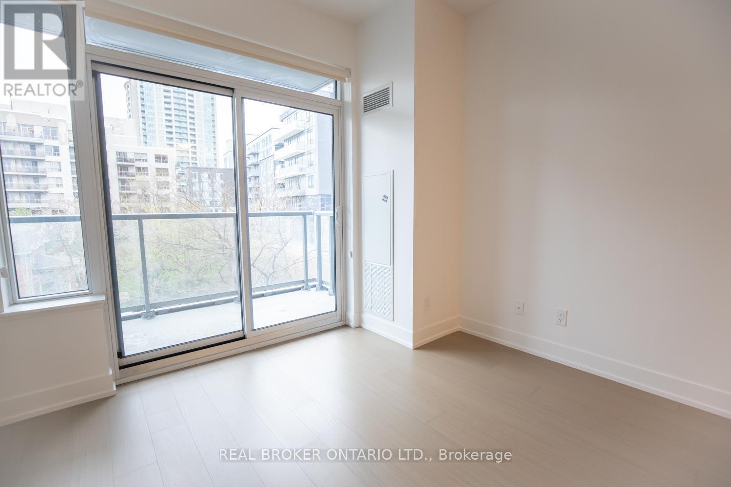 Photo 9 of 123 7 Kenaston Gardens, Toronto ON
