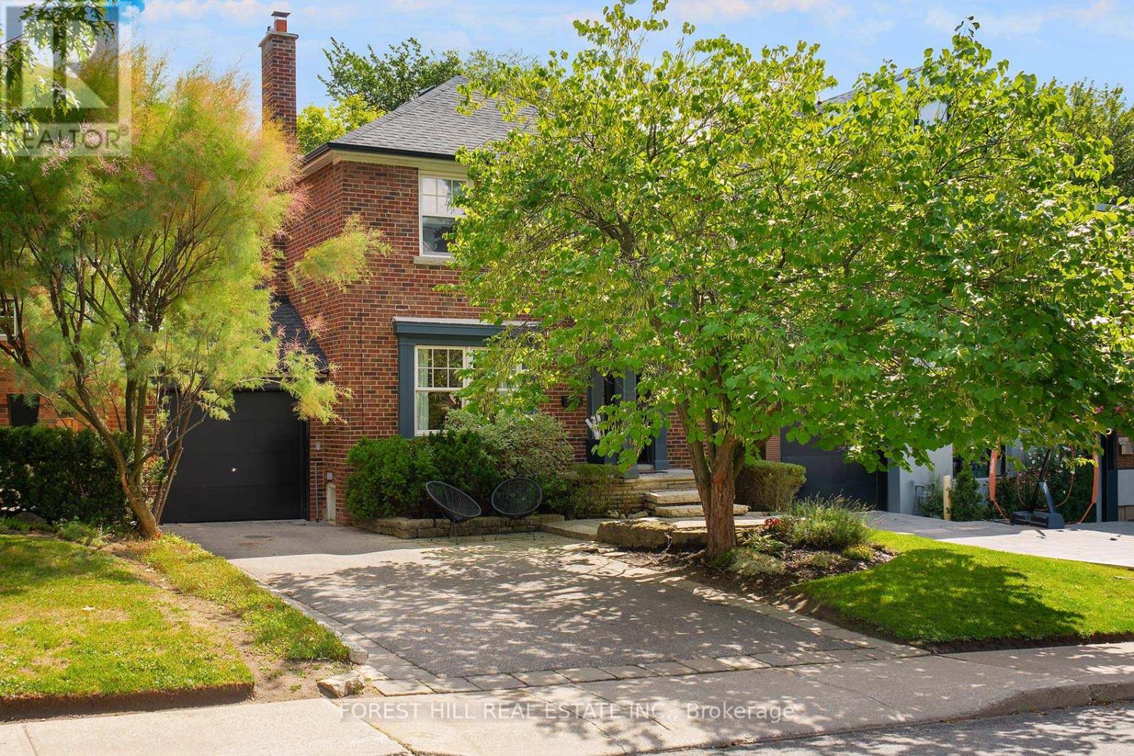 Photo 1 of 9 Peveril Hill S, Toronto ON
