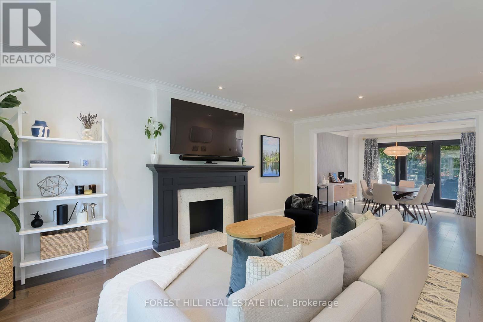 Photo 10 of 9 Peveril Hill S, Toronto ON