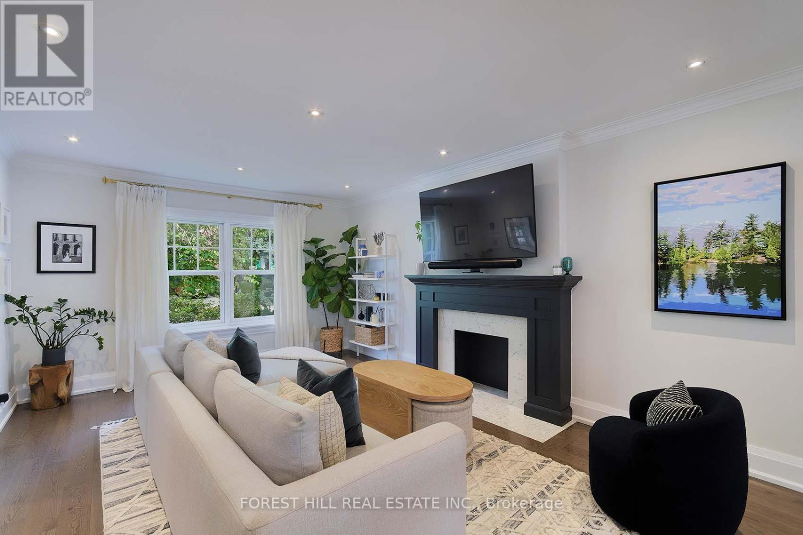 Photo 12 of 9 Peveril Hill S, Toronto ON