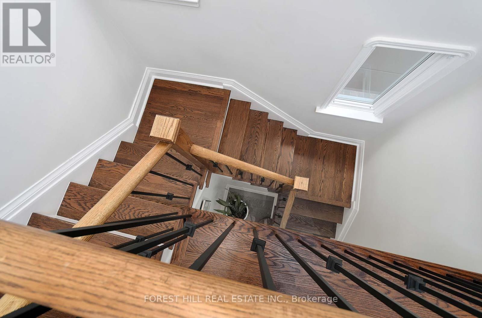 Photo 21 of 9 Peveril Hill S, Toronto ON