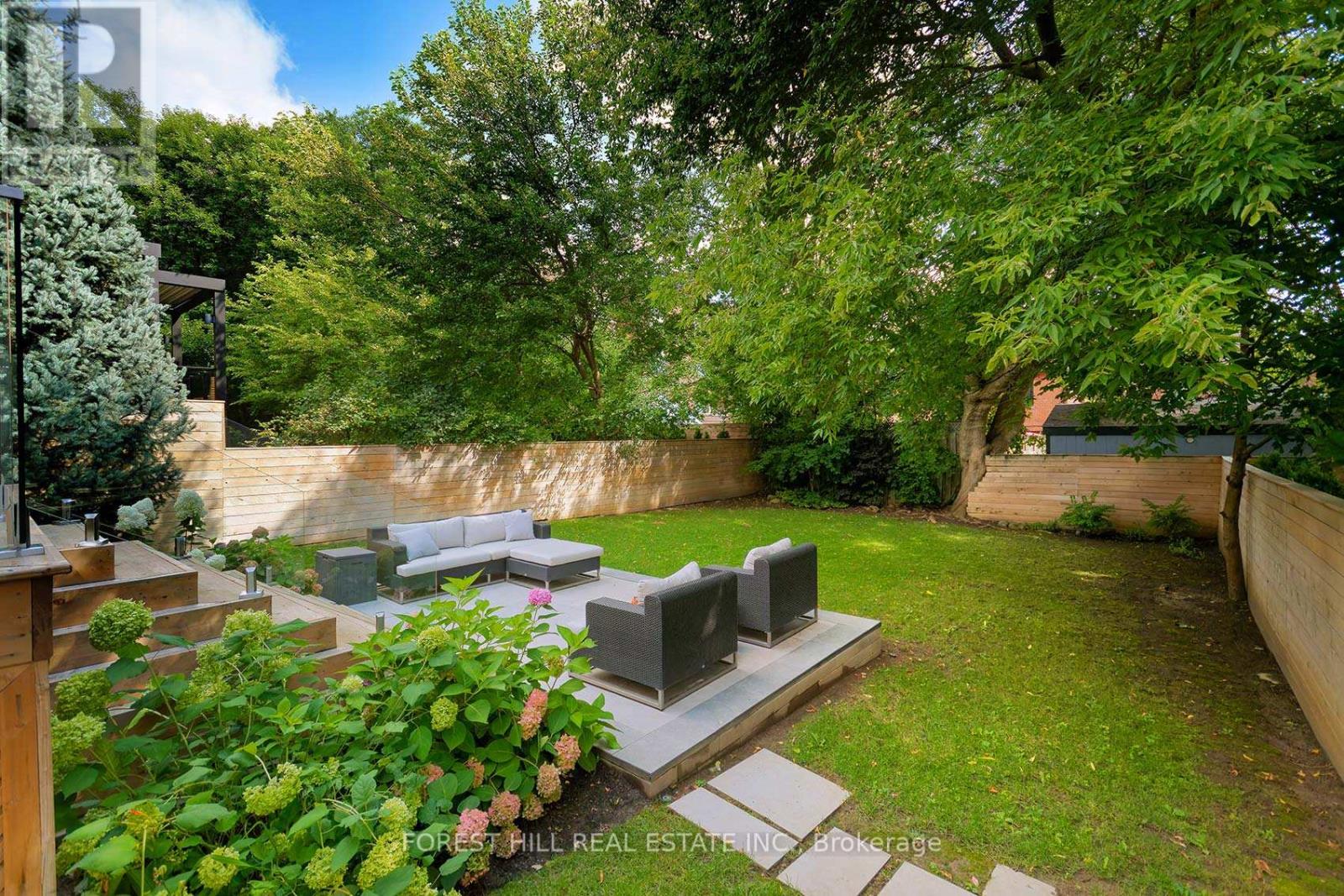Photo 38 of 9 Peveril Hill S, Toronto ON