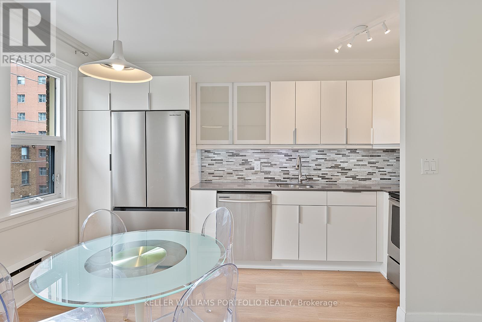 Photo 11 of 402 114 Vaughan Road, Toronto ON