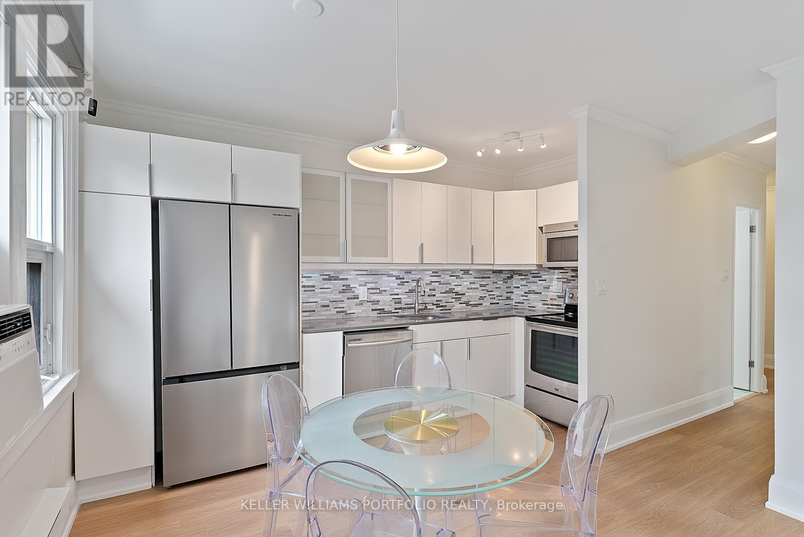 Photo 12 of 402 114 Vaughan Road, Toronto ON