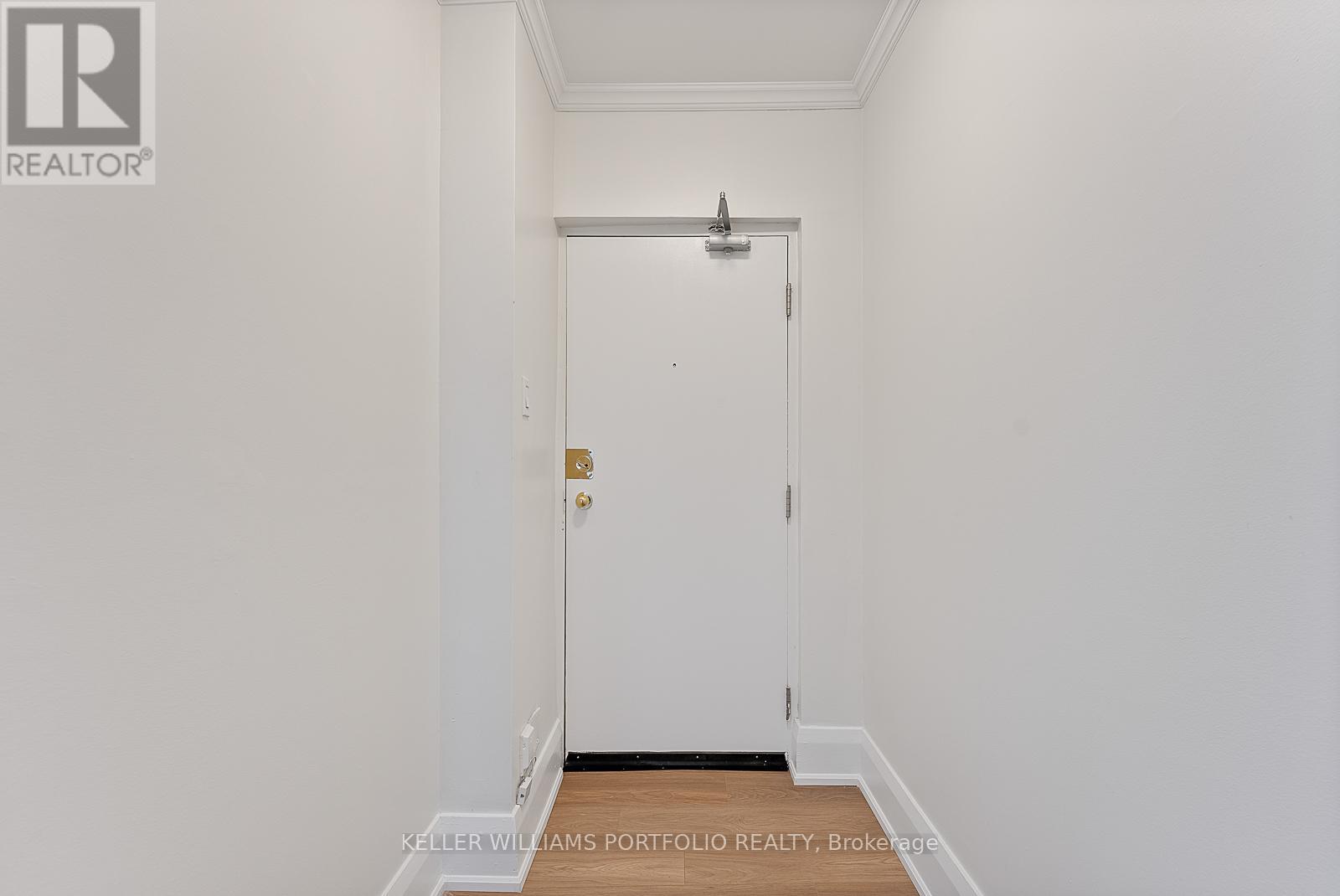 Photo 3 of 402 114 Vaughan Road, Toronto ON