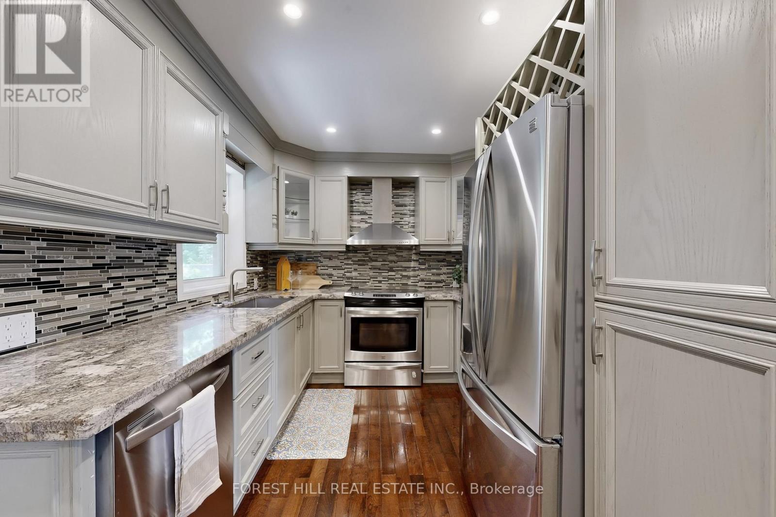Photo 10 of 14 Ilfracombe Crescent, Toronto ON
