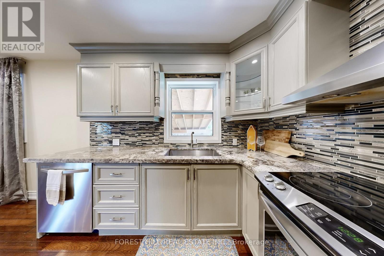 Photo 11 of 14 Ilfracombe Crescent, Toronto ON