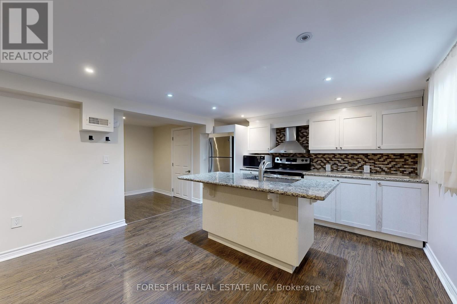 Photo 28 of 14 Ilfracombe Crescent, Toronto ON
