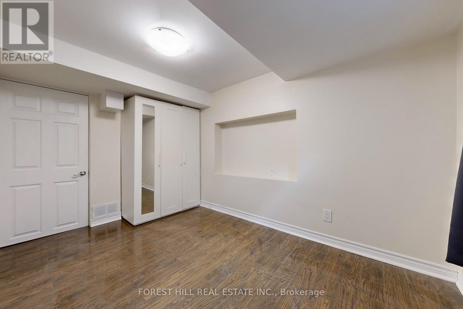 Photo 31 of 14 Ilfracombe Crescent, Toronto ON