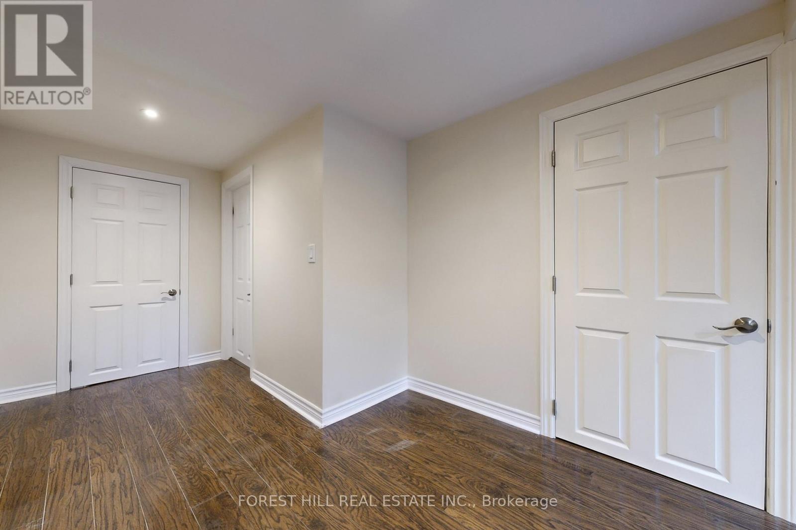 Photo 32 of 14 Ilfracombe Crescent, Toronto ON