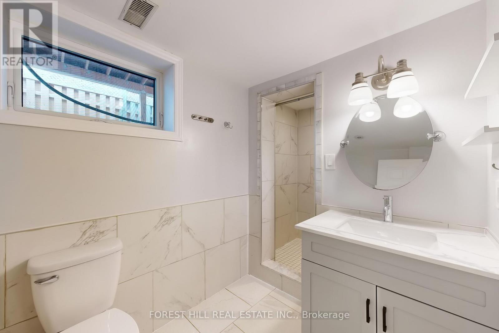 Photo 33 of 14 Ilfracombe Crescent, Toronto ON