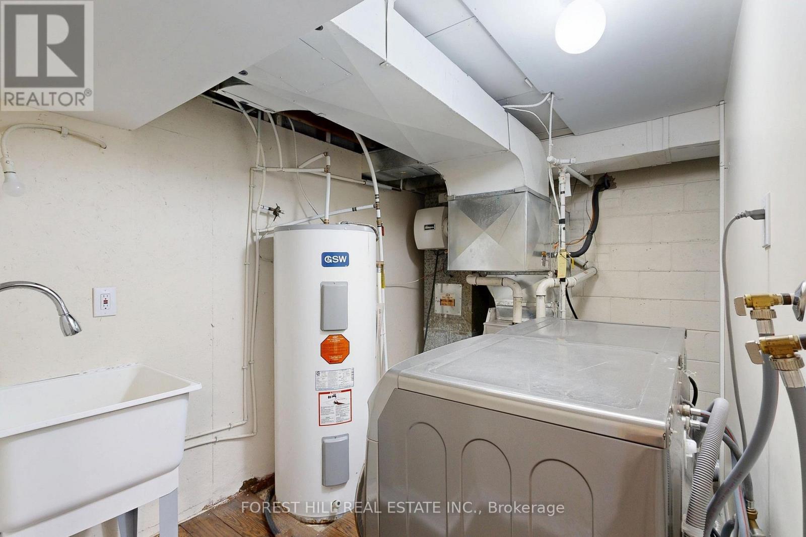 Photo 34 of 14 Ilfracombe Crescent, Toronto ON