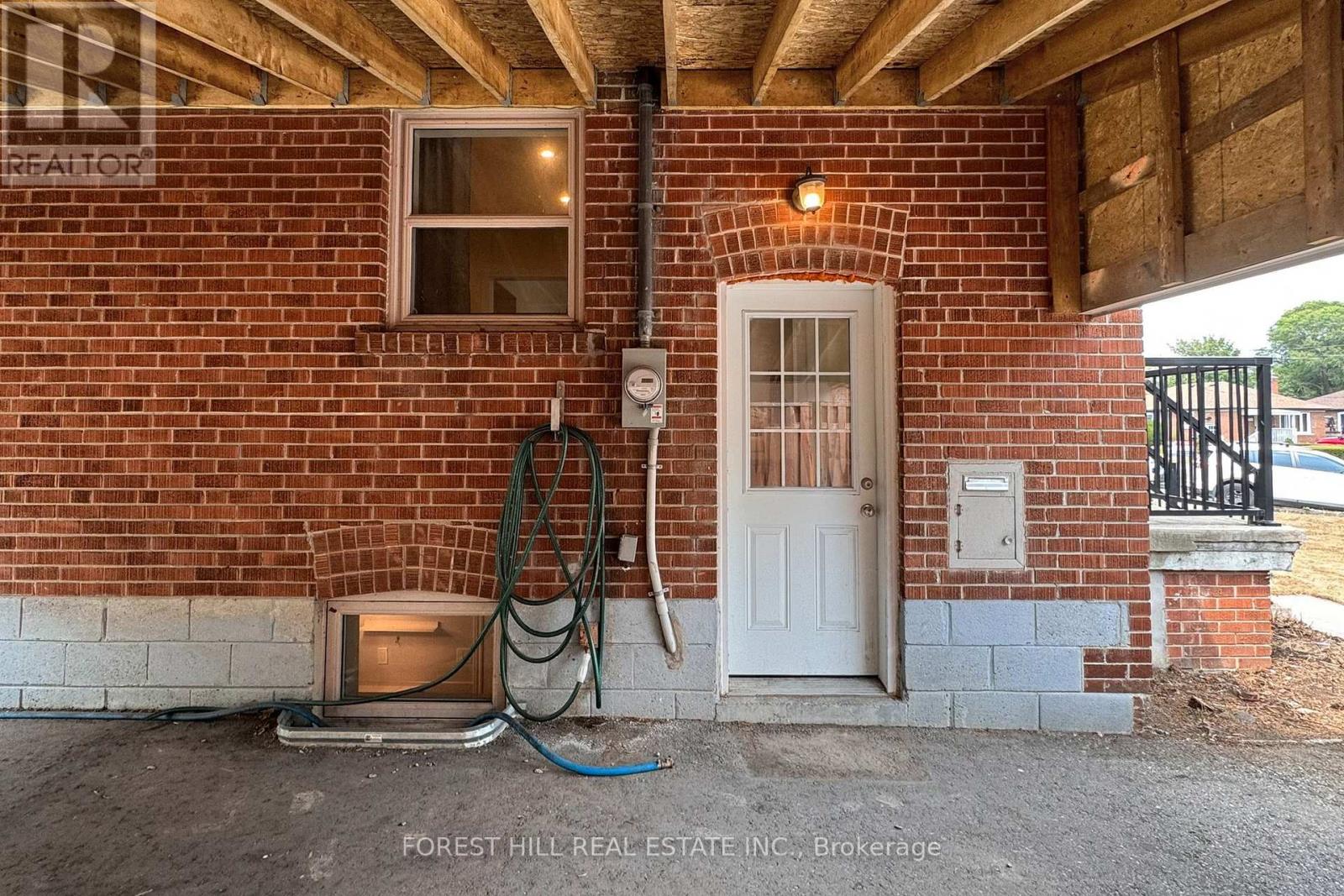 Photo 35 of 14 Ilfracombe Crescent, Toronto ON