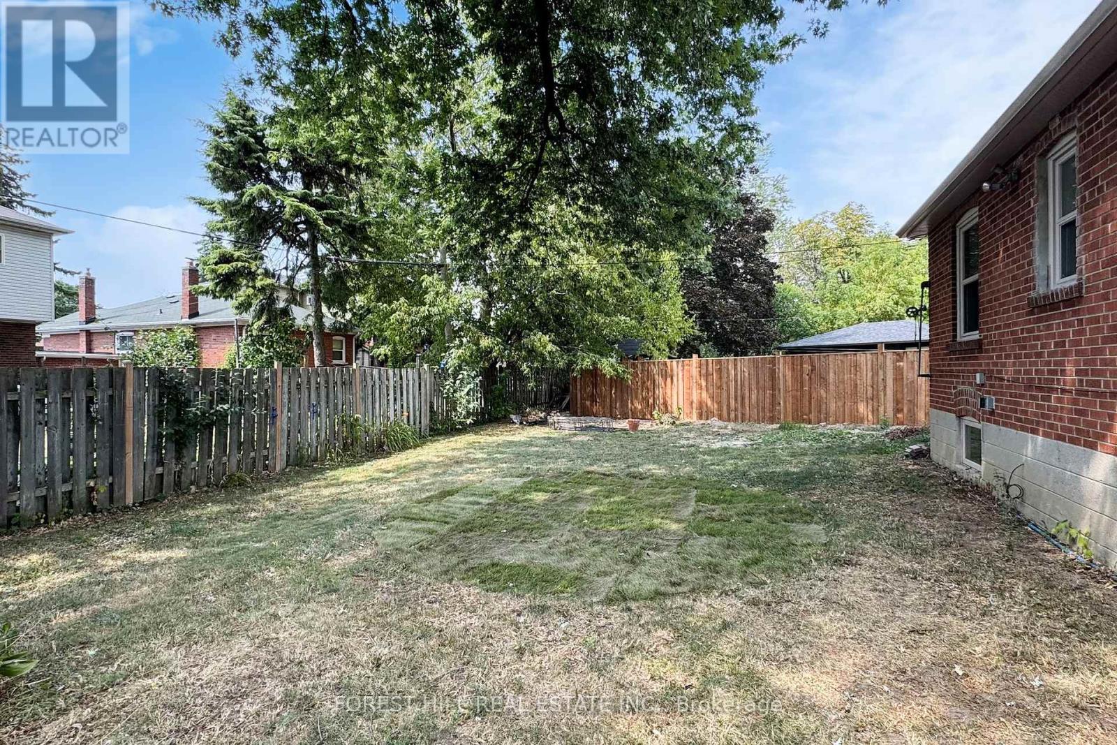 Photo 37 of 14 Ilfracombe Crescent, Toronto ON