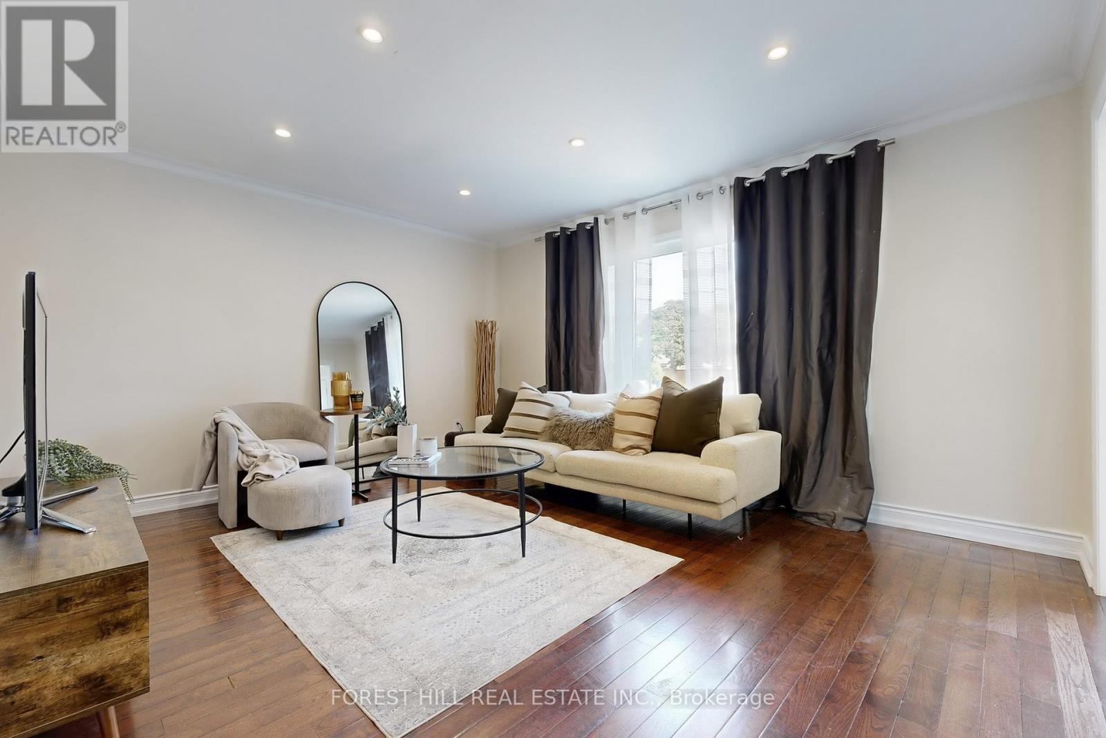 Photo 6 of 14 Ilfracombe Crescent, Toronto ON