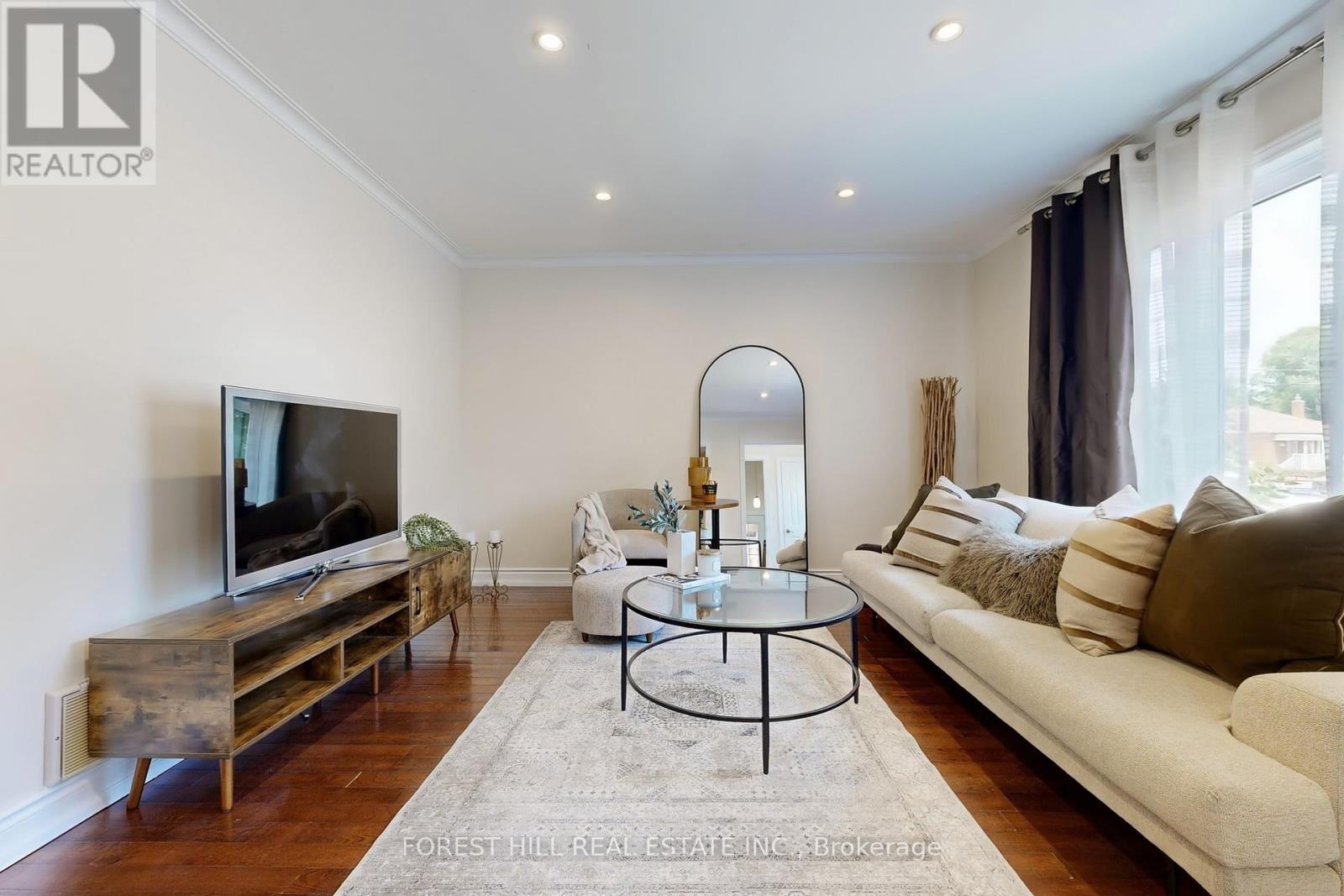 Photo 8 of 14 Ilfracombe Crescent, Toronto ON