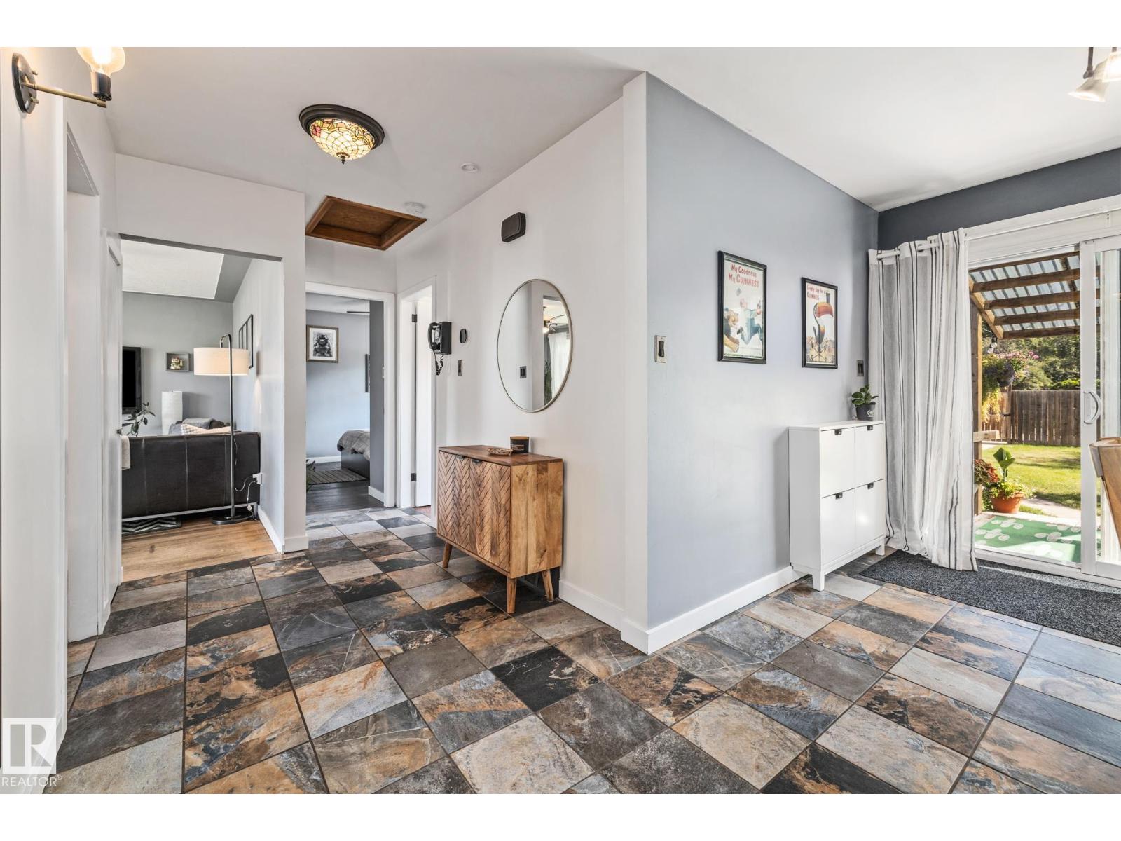 Photo 18 of 12127 61 St Nw, Edmonton AB