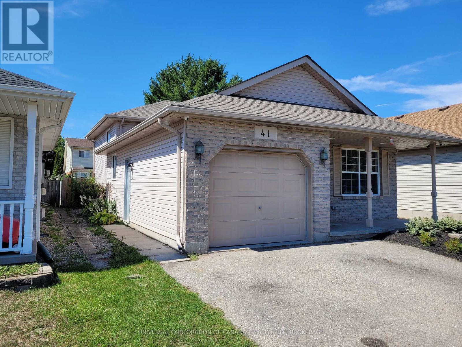 Photo 2 of 41 Peach Street, Tillsonburg ON