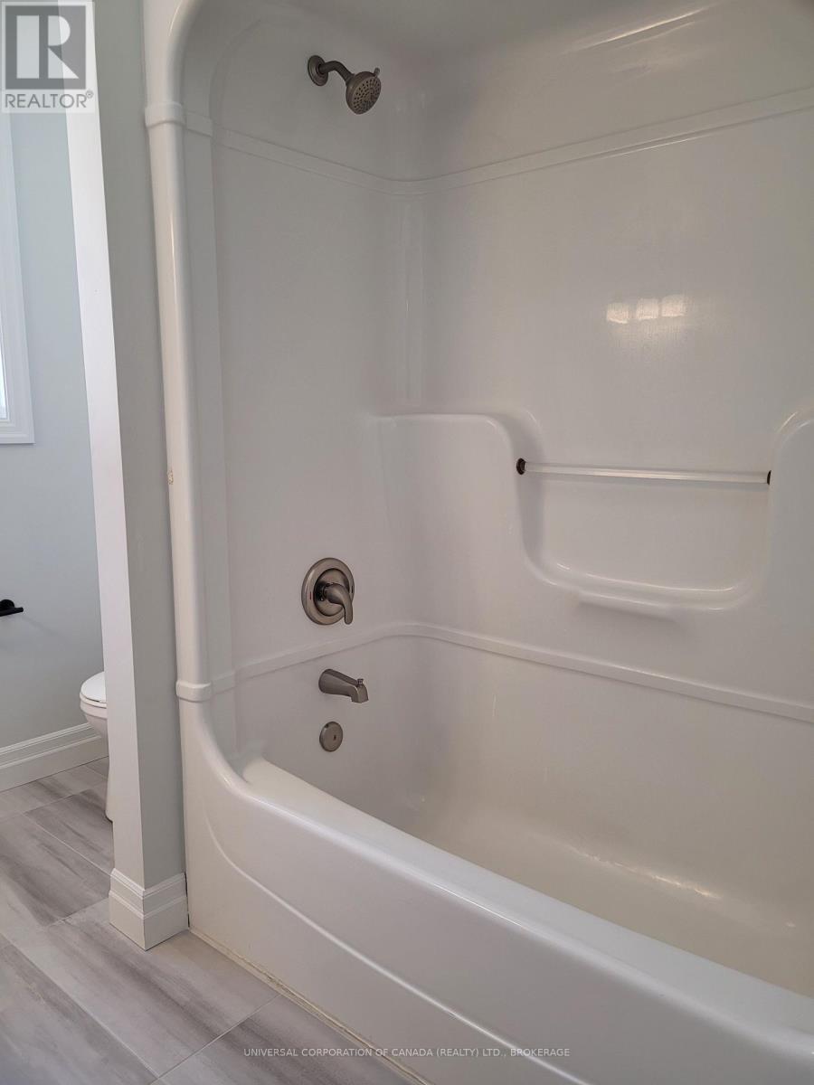 Photo 13 of 41 Peach Street, Tillsonburg ON