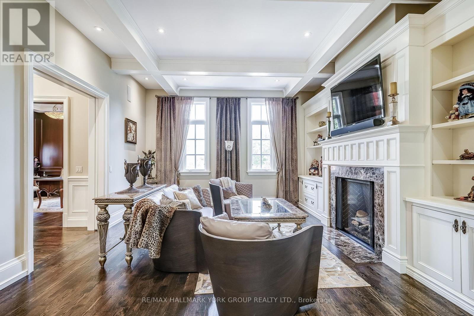 Photo 12 of 15 Awesome Again Lane, Aurora ON