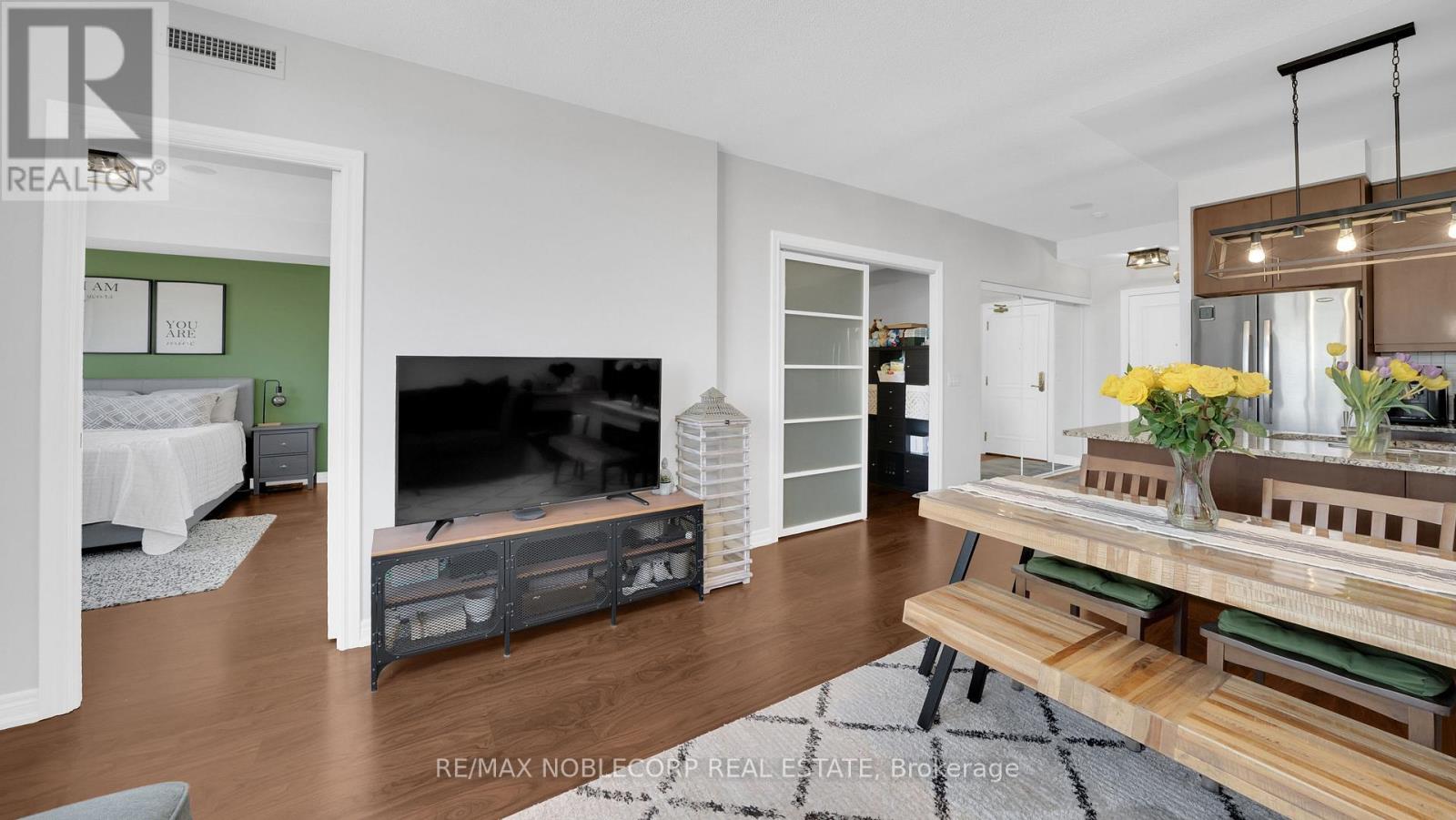 Photo 10 of 1515 9245 Jane Street, Vaughan ON