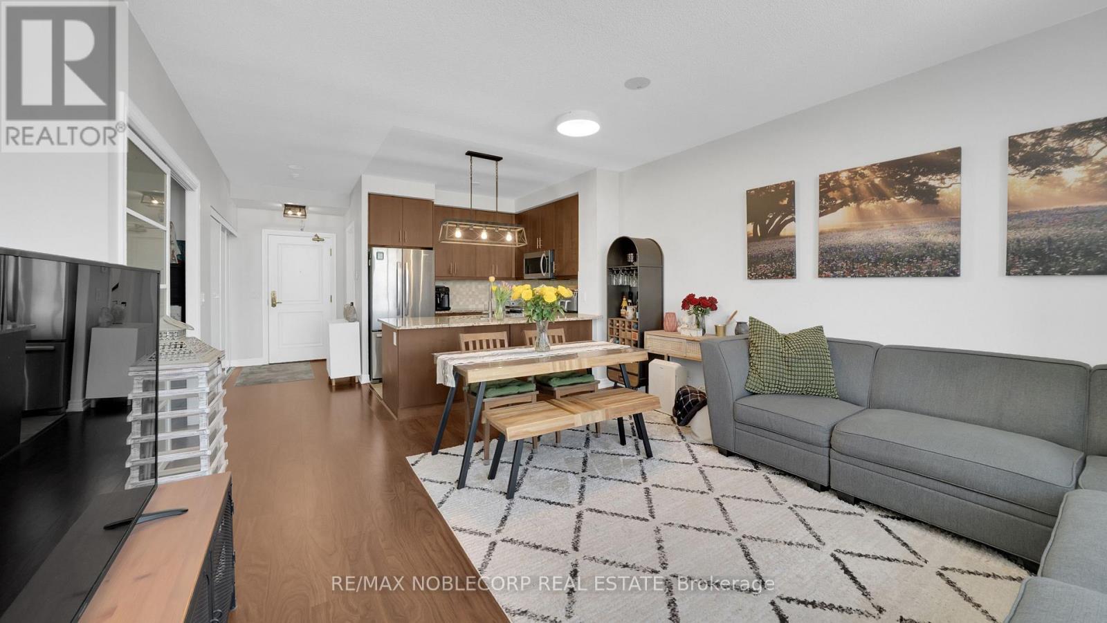 Photo 8 of 1515 9245 Jane Street, Vaughan ON