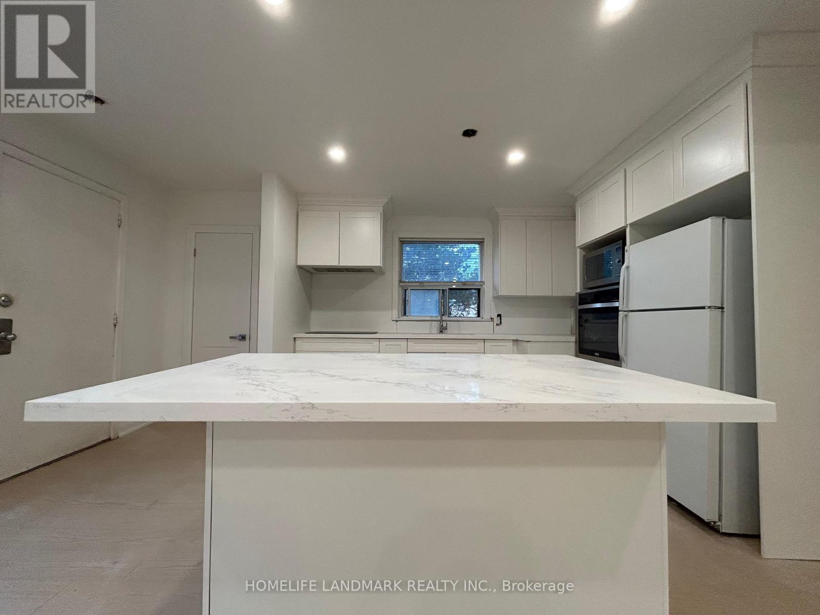 Photo 2 of 265 Neal Drive, Richmond Hill ON