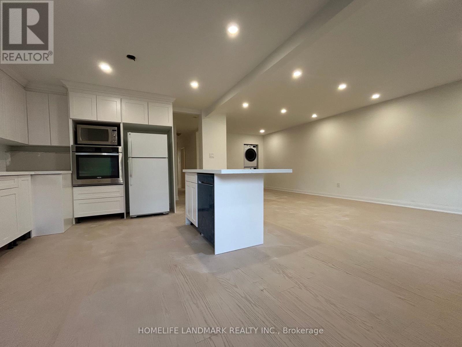 Photo 3 of 265 Neal Drive, Richmond Hill ON