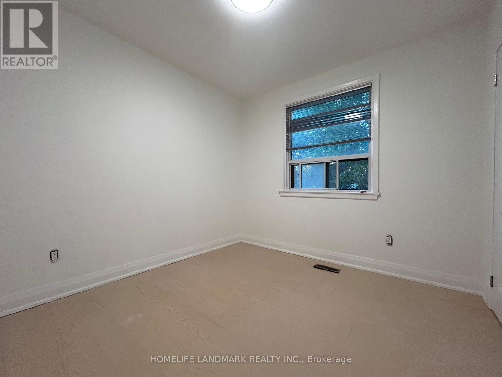 Photo 4 of 265 Neal Drive, Richmond Hill ON