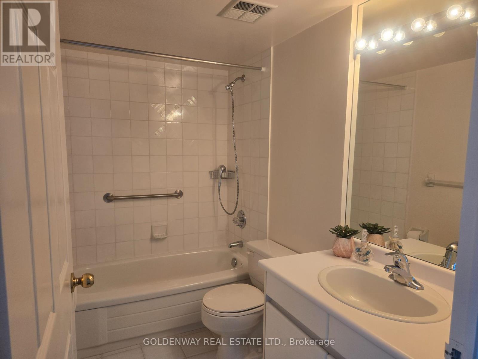 Photo 13 of 1012 7300 Yonge Street, Vaughan ON