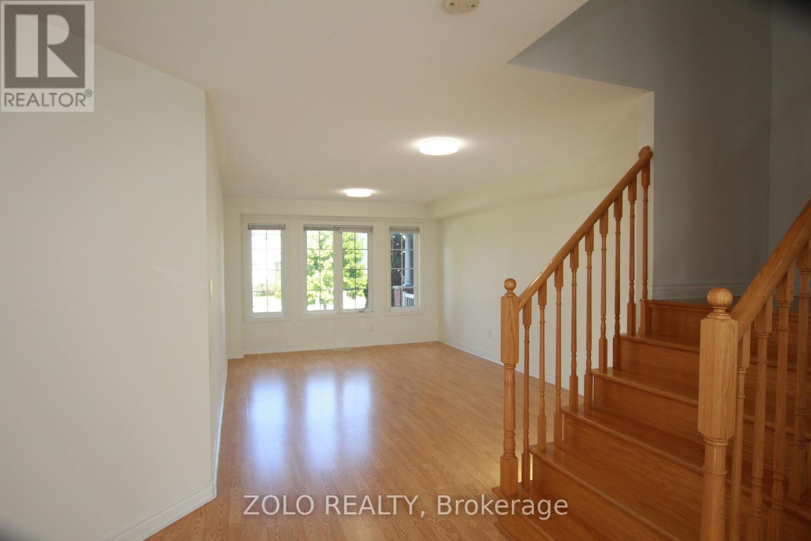 Photo 11 of 31 West Park Avenue, Bradford West Gwillimbury ON
