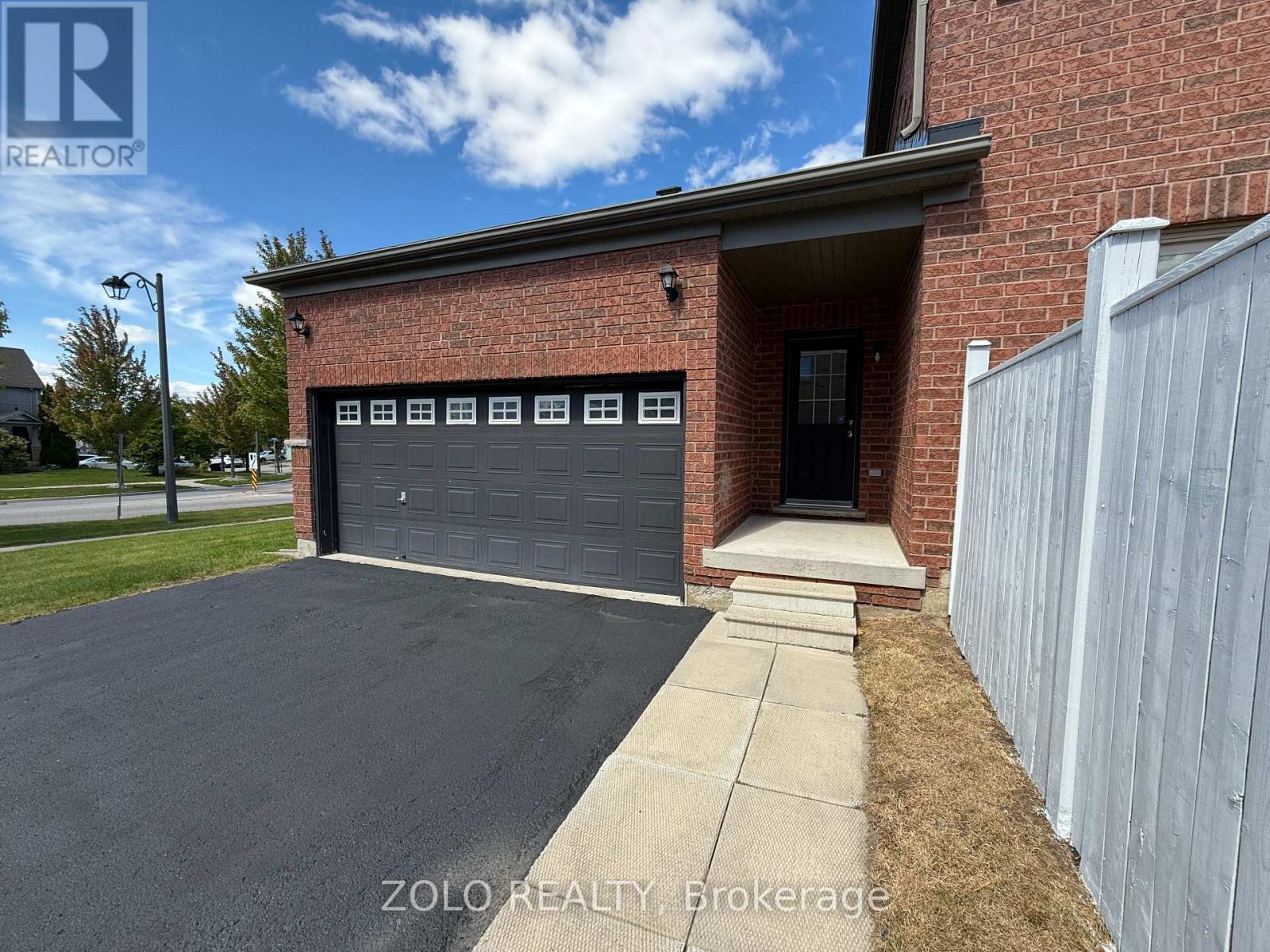 Photo 2 of 31 West Park Avenue, Bradford West Gwillimbury ON