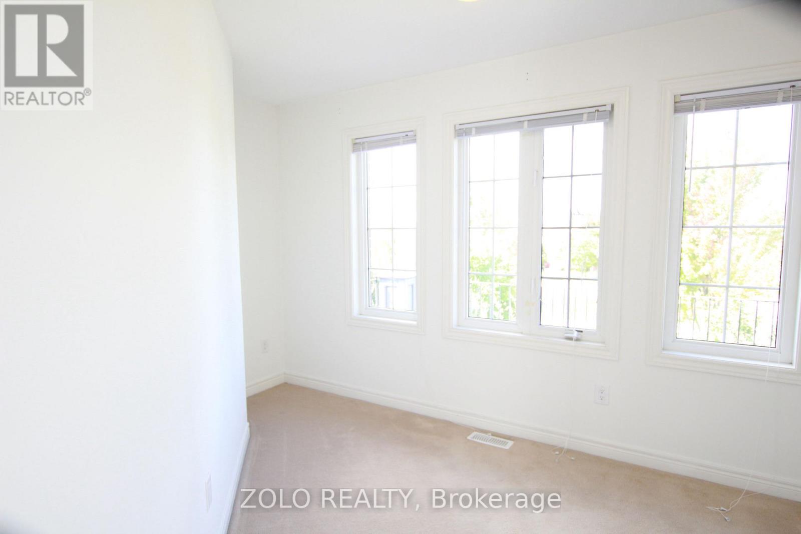 Photo 24 of 31 West Park Avenue, Bradford West Gwillimbury ON