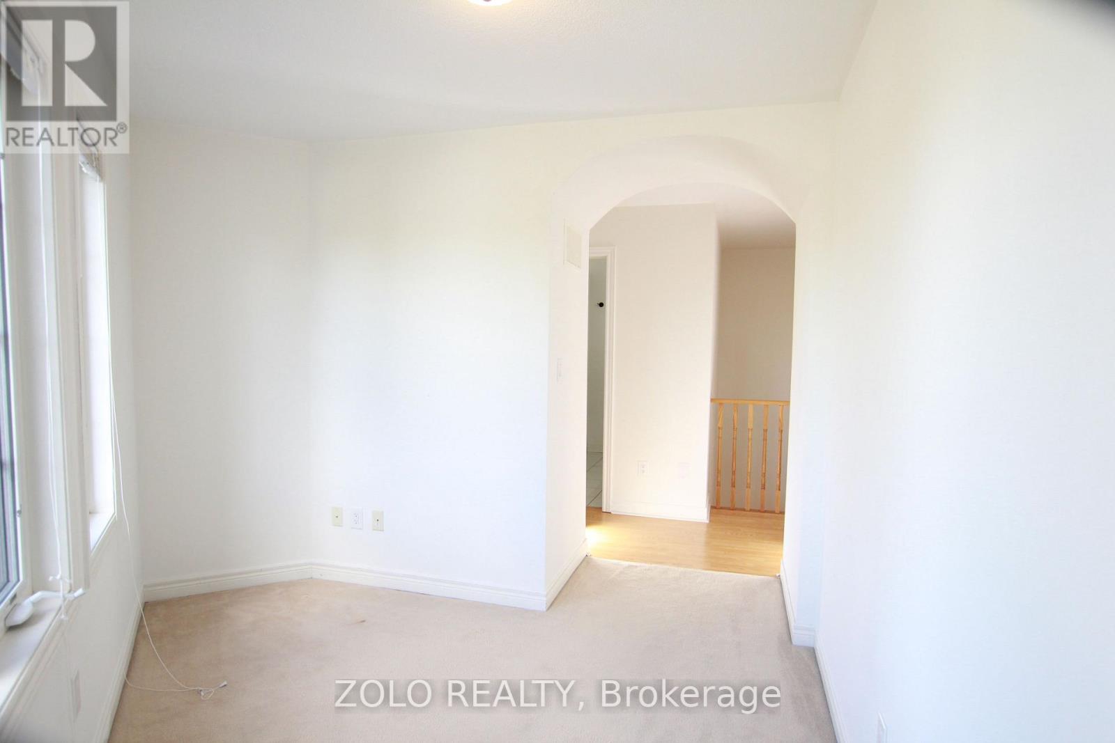 Photo 25 of 31 West Park Avenue, Bradford West Gwillimbury ON