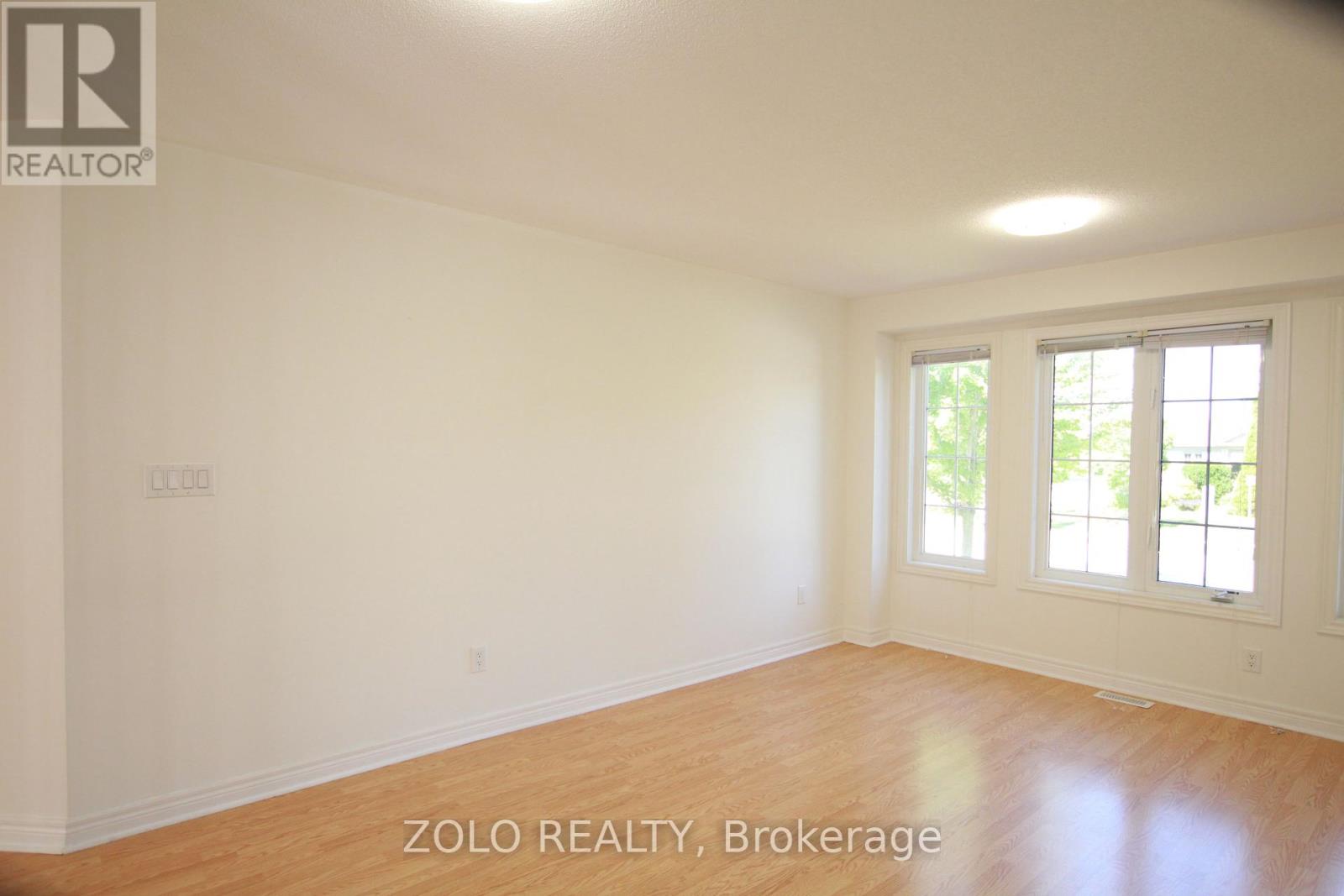 Photo 29 of 31 West Park Avenue, Bradford West Gwillimbury ON