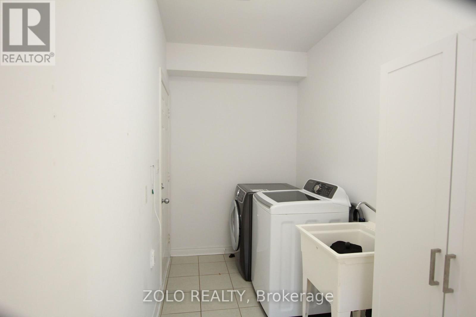 Photo 30 of 31 West Park Avenue, Bradford West Gwillimbury ON
