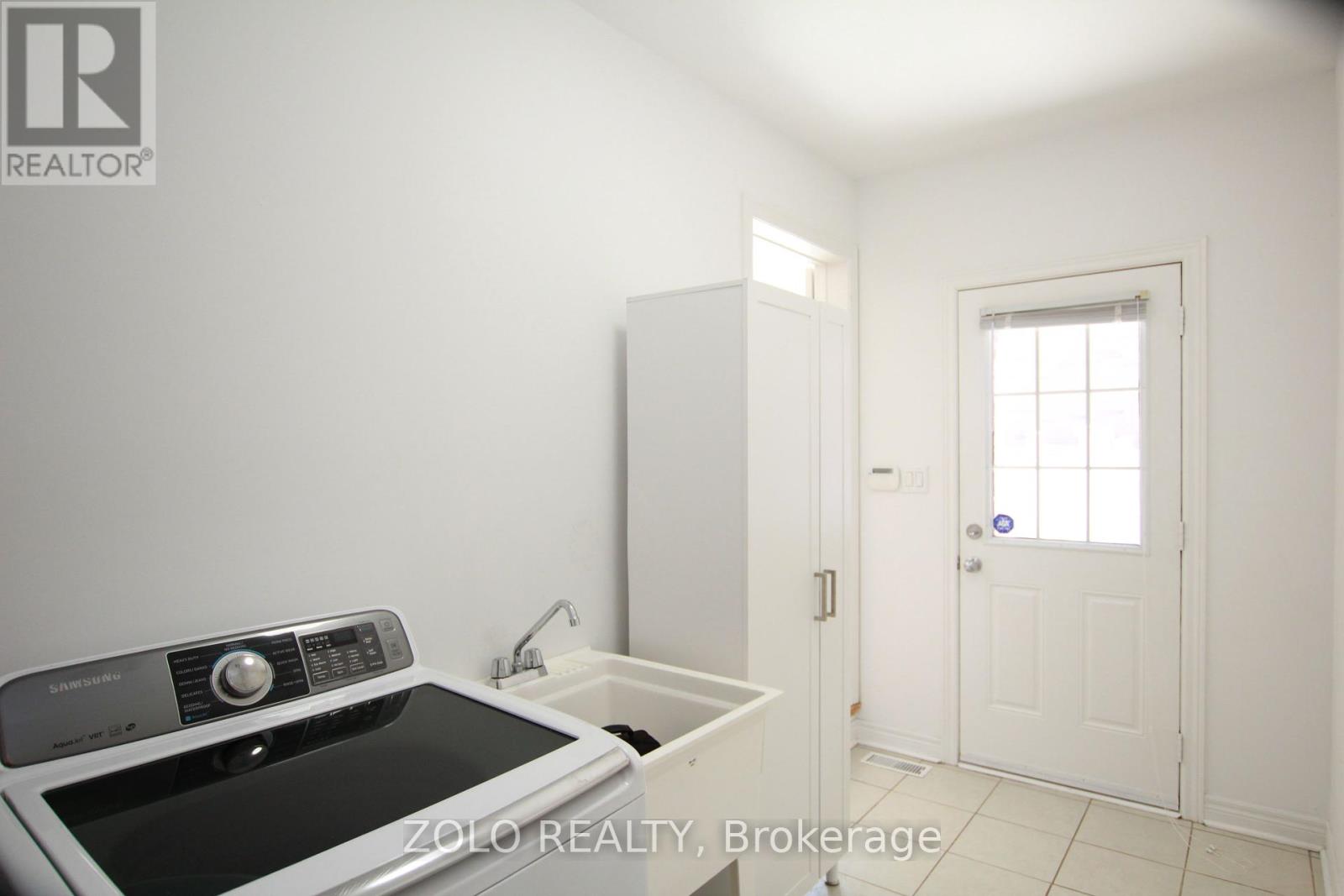Photo 37 of 31 West Park Avenue, Bradford West Gwillimbury ON