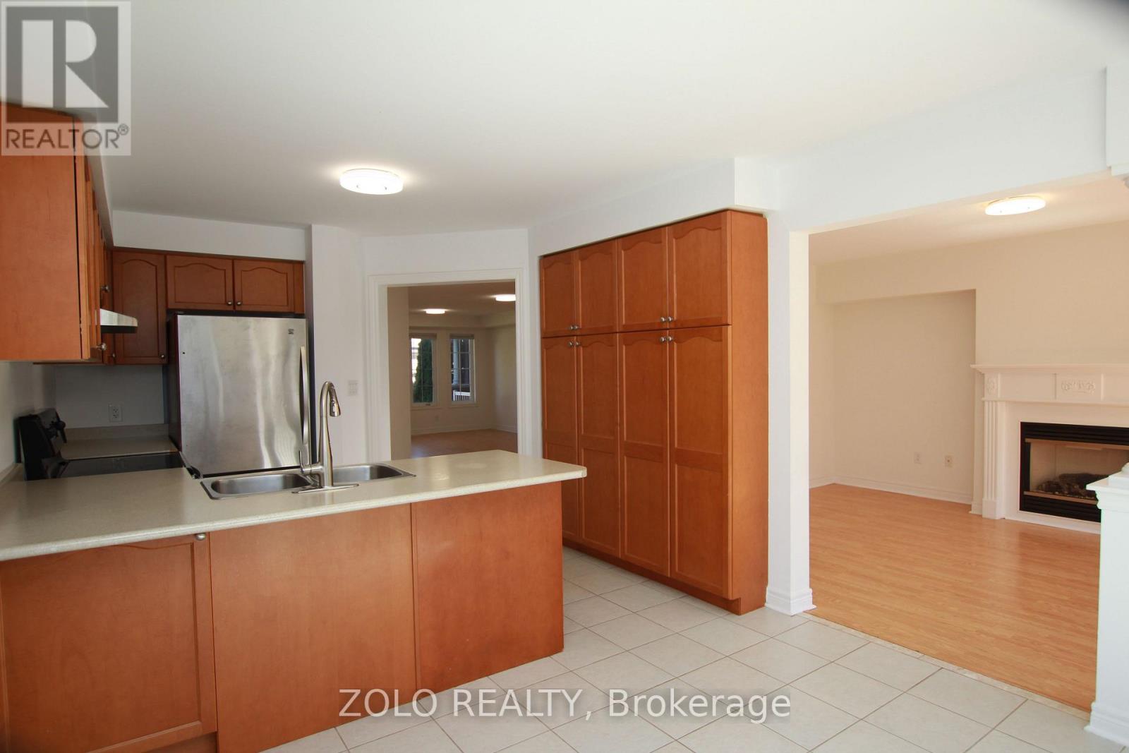 Photo 8 of 31 West Park Avenue, Bradford West Gwillimbury ON