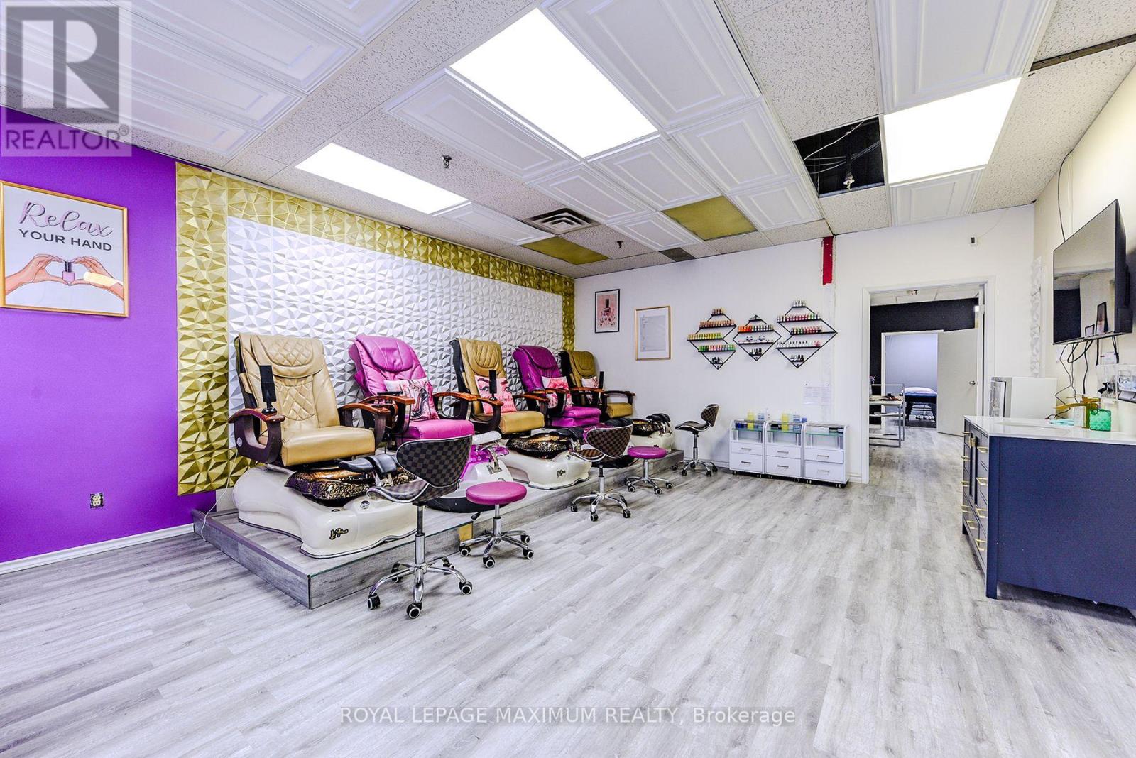 Photo 10 of C 10 4220 Steeles Avenue W, Vaughan ON