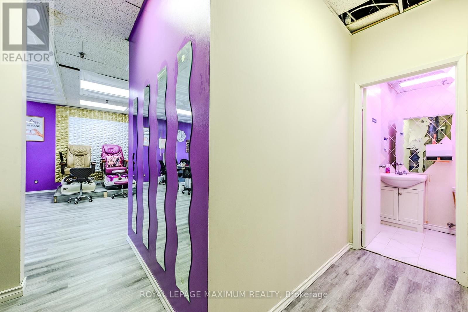 Photo 16 of C 10 4220 Steeles Avenue W, Vaughan ON